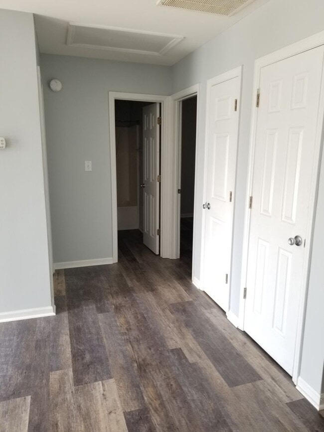 Building Photo - Cute Apartment for Rent in Benson, NC!