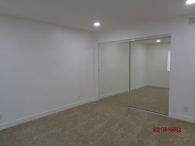 Building Photo - Single Story Condo in Park Somerset complex