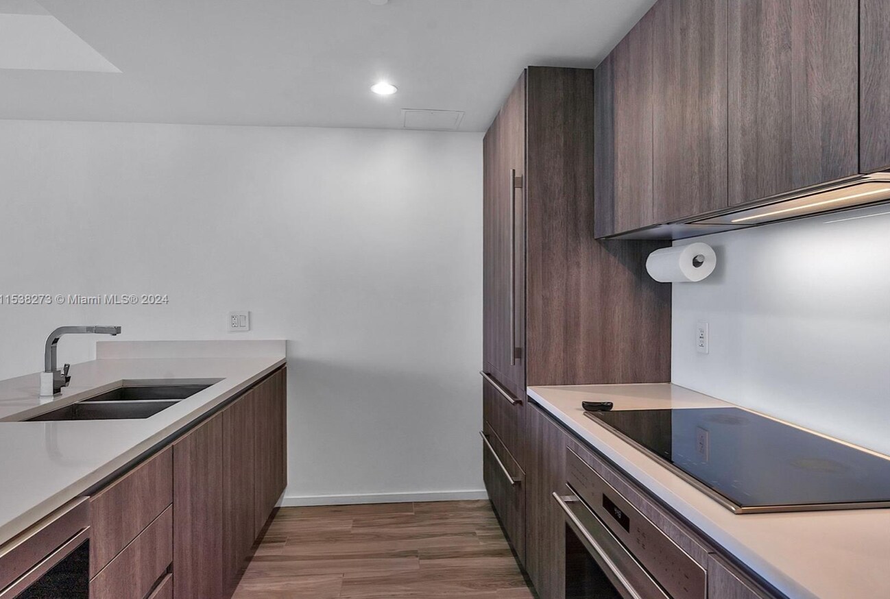 Building Photo - 801 S Miami Ave