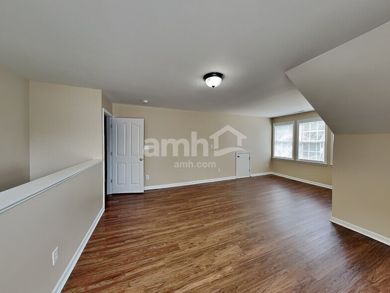 Building Photo - 7355 Sedgebrook Dr W