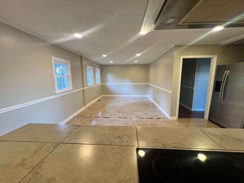 Building Photo - 333 Chapman Rd