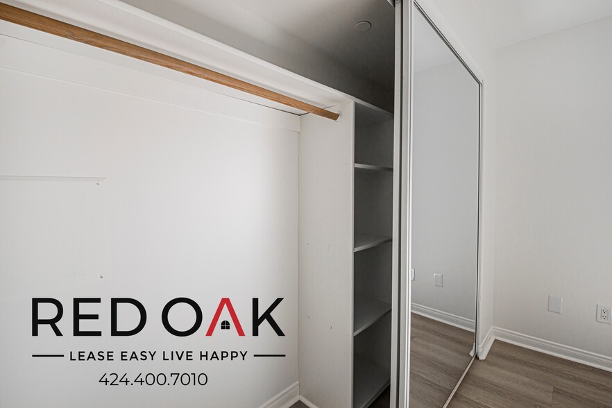 Building Photo - 326 S Westlake Ave