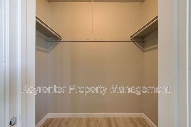 Building Photo - 1309 Crown Point Ave