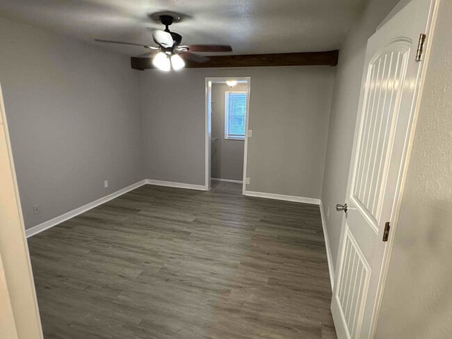 Building Photo - 1109 E Fredrickson Dr