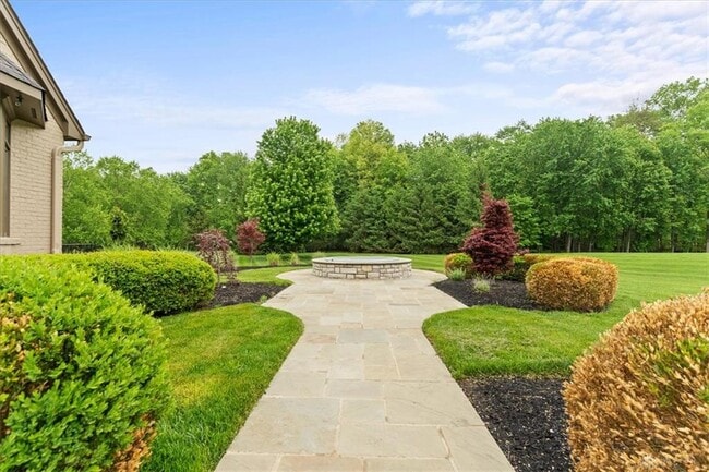 Building Photo - 9020 Whisperinghill Dr
