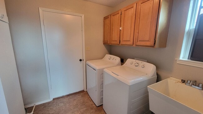 Building Photo - Convenient in Keene