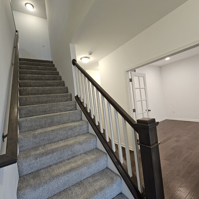 Building Photo - 4 bedroom, 3 full bathrooms, 2 car garage ...