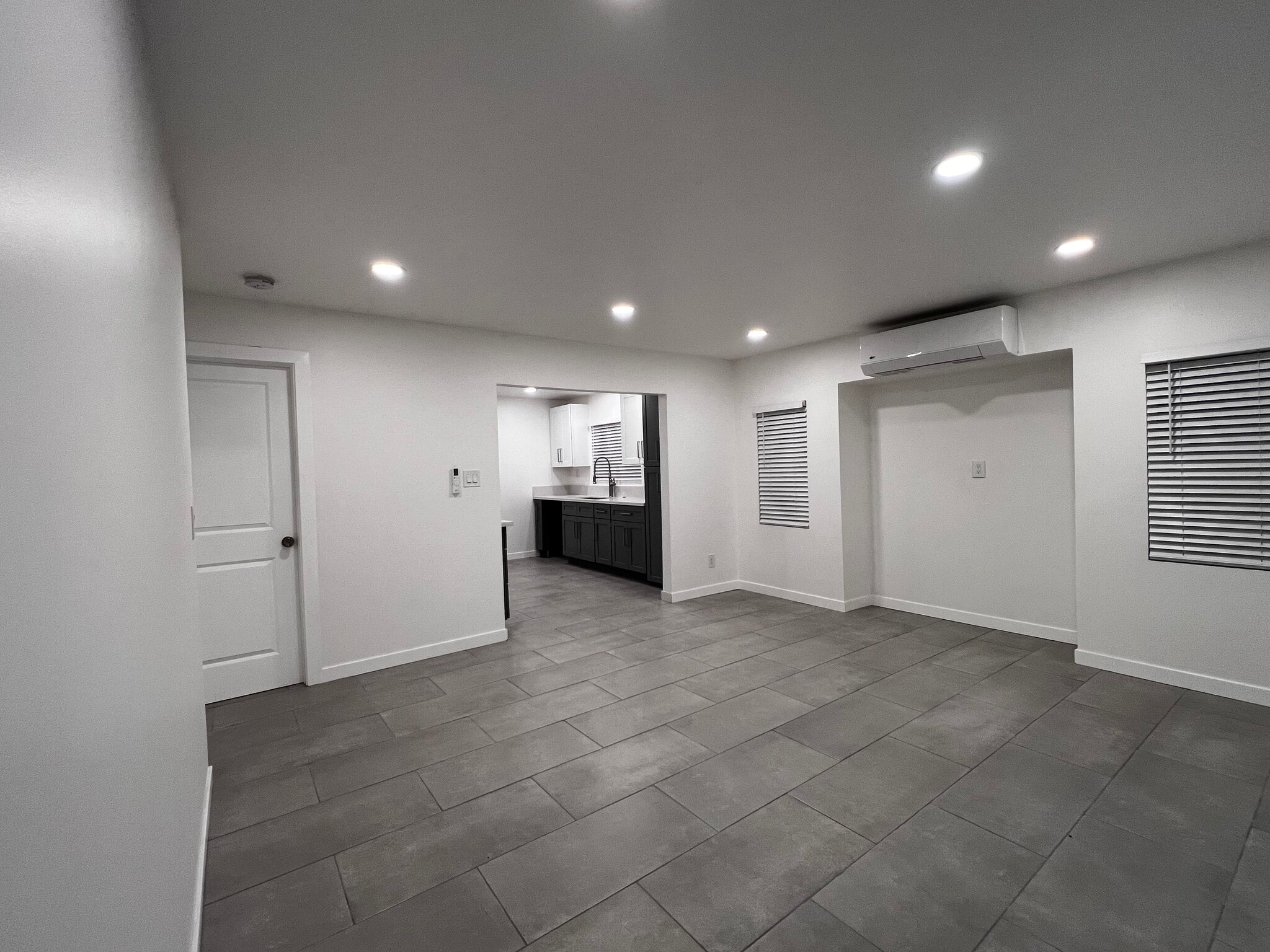 Building Photo - 9717 Oak St