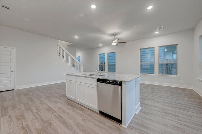 Building Photo - 13410 Sun Cay Dr