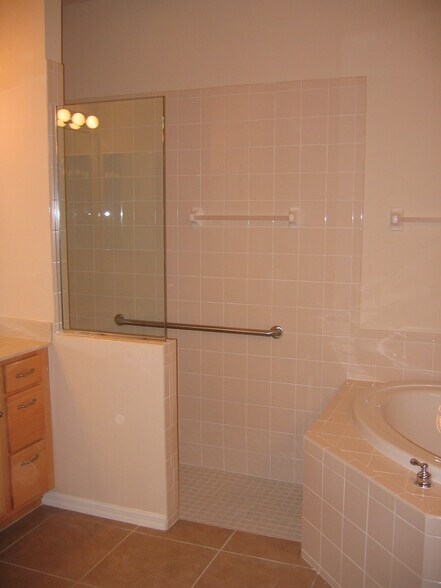 Building Photo - 12854 Carrington Cir