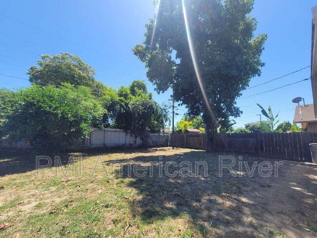 Building Photo - 881 Beardsley Dr