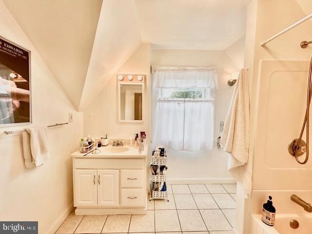 Building Photo - 5010 Apache St