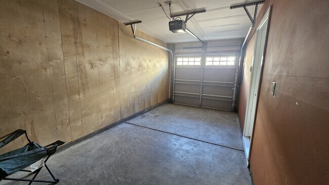 Building Photo - 549 Westport St