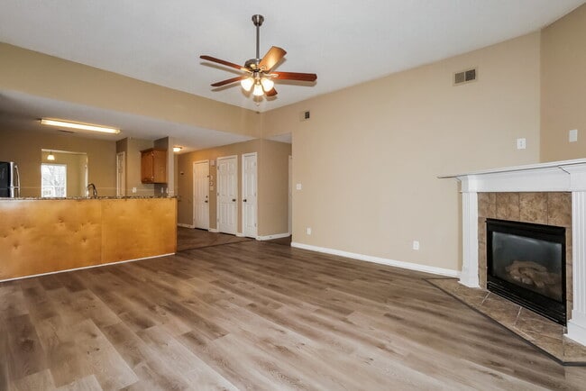 Building Photo - 8929 Bent Grass Loop E