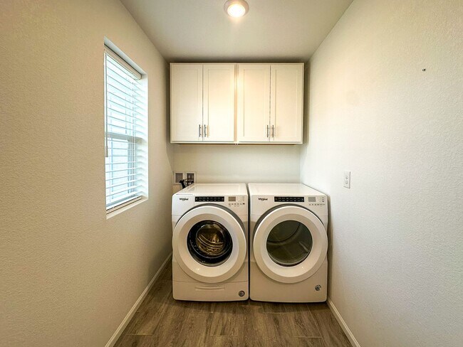 Building Photo - Senderos Creek 3bd paired home