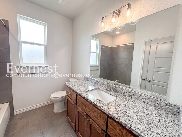 Building Photo - 870 Freedom Cir