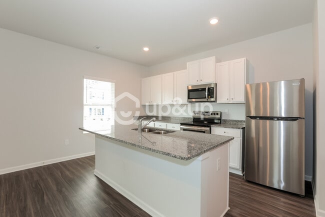 Building Photo - Fantastic 4bd/2.5ba home! Let yourself in!