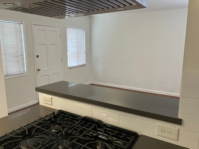 Building Photo - 5919 Comey Ave