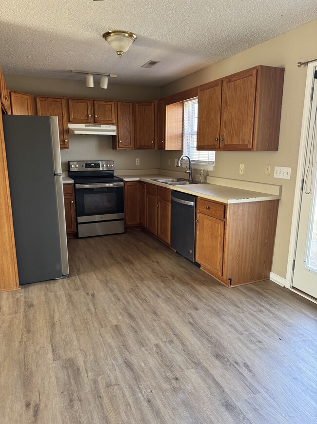 Kitchen - 225 Foster Dr