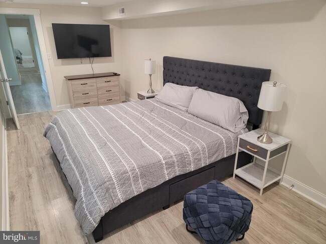 Building Photo - 401 S Ann St