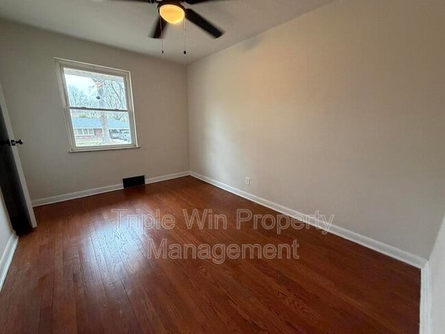 Building Photo - 30 Rolling Hills Dr