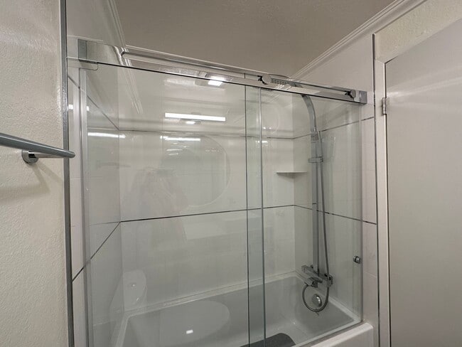 Building Photo - 204 Larkspur Plaza Dr