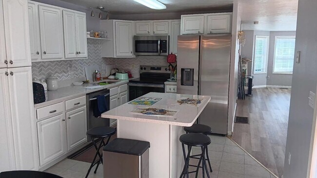 Building Photo - 55 Ledgecrest Dr