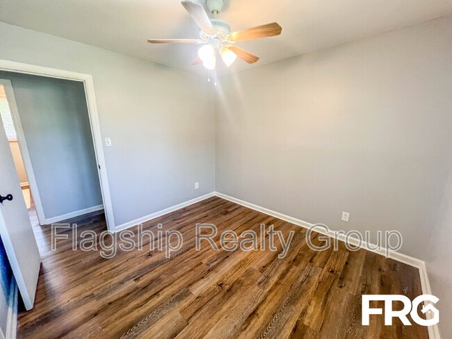 Building Photo - 1305 Robin St