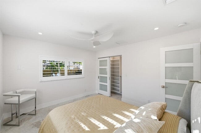 Building Photo - 1706 NE 28th Dr