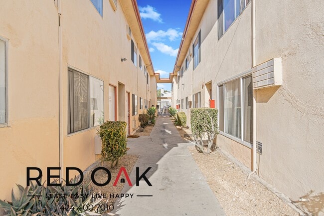 Building Photo - 15525 Nordhoff St