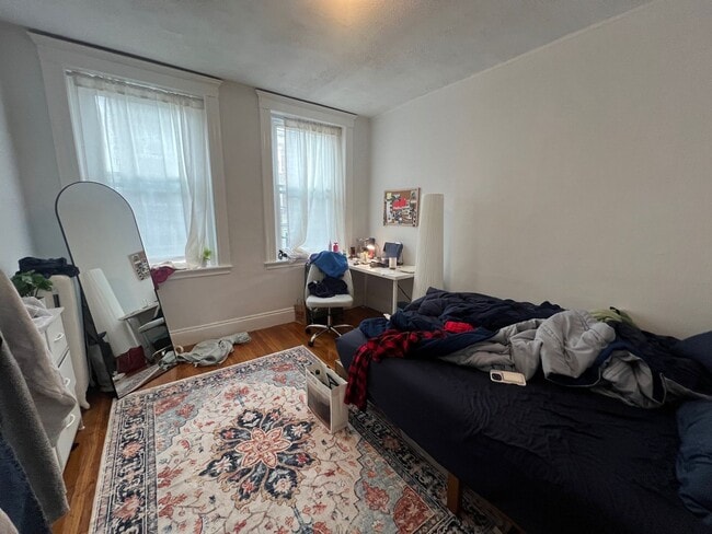 Building Photo - Don't miss out on this amazing deal!