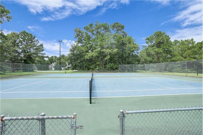 Building Photo - 13 Concordia Dr