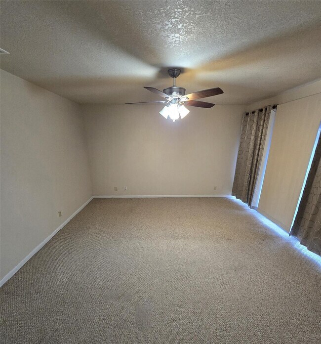 Building Photo - 8236 9th Ct