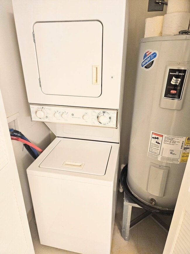 Building Photo - 909 Kapiolani Blvd