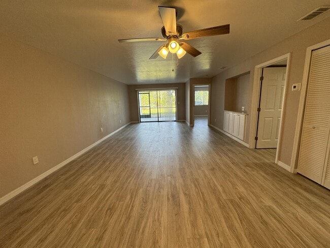 Building Photo - 1055 Palm Ave