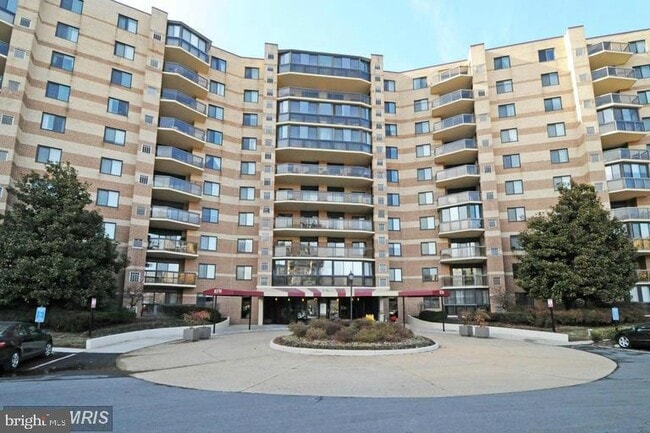 Building Photo - 8360 Greensboro Dr