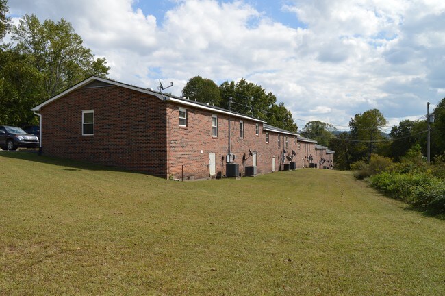 Building Photo - 2301 Lakeland Dr