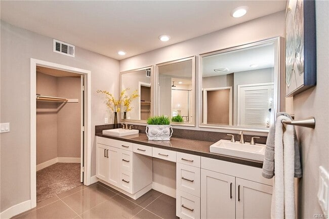 Building Photo - 133 Bosque