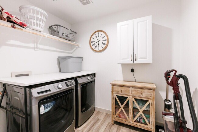 Building Photo - Spacious 4 Bed, 2 Bath Home in Abbey Glen w/ Liberty High School Feeder Pattern!