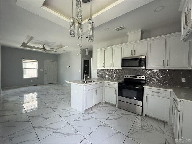 Building Photo - 9222 N 56th Ln