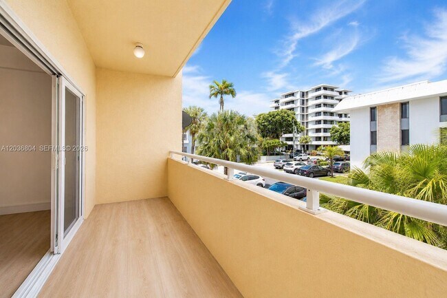 Building Photo - 5839 SW 74th Terrace