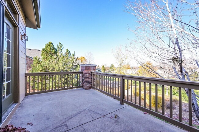 Building Photo - 2230 S Vaughn Way