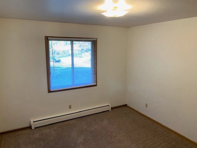 Building Photo - 10538 W Bobolink Ave