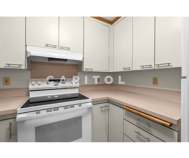 Building Photo - 1404 5th Ave SW