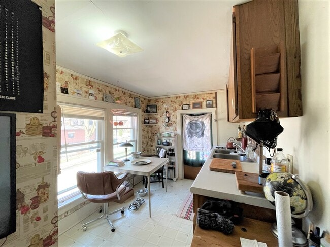 Building Photo - 148 Marston Ave
