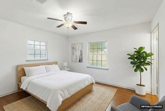 Building Photo - 142 Lake Shore Dr