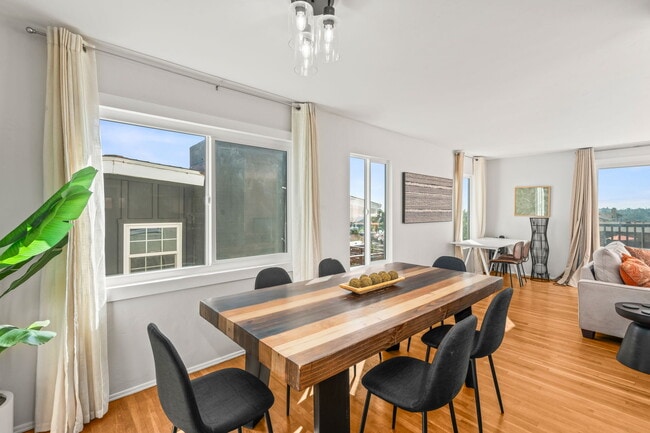 Building Photo - 3640 Princeton Ave