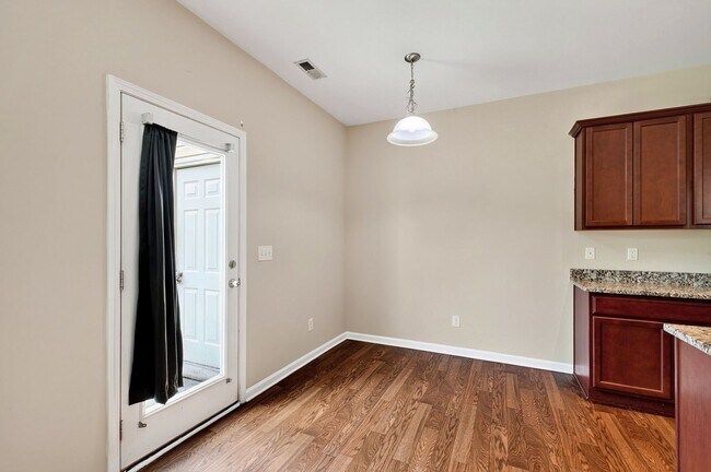 Building Photo - 4490 Middletown Dr