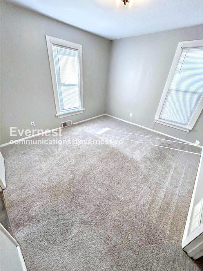 Building Photo - 221 La Motte Ln