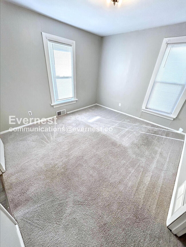 Building Photo - 221 La Motte Ln